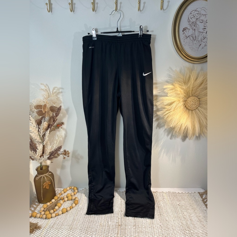 Nike dri fit sweatpants size medium women’s zips at bottom of ankle